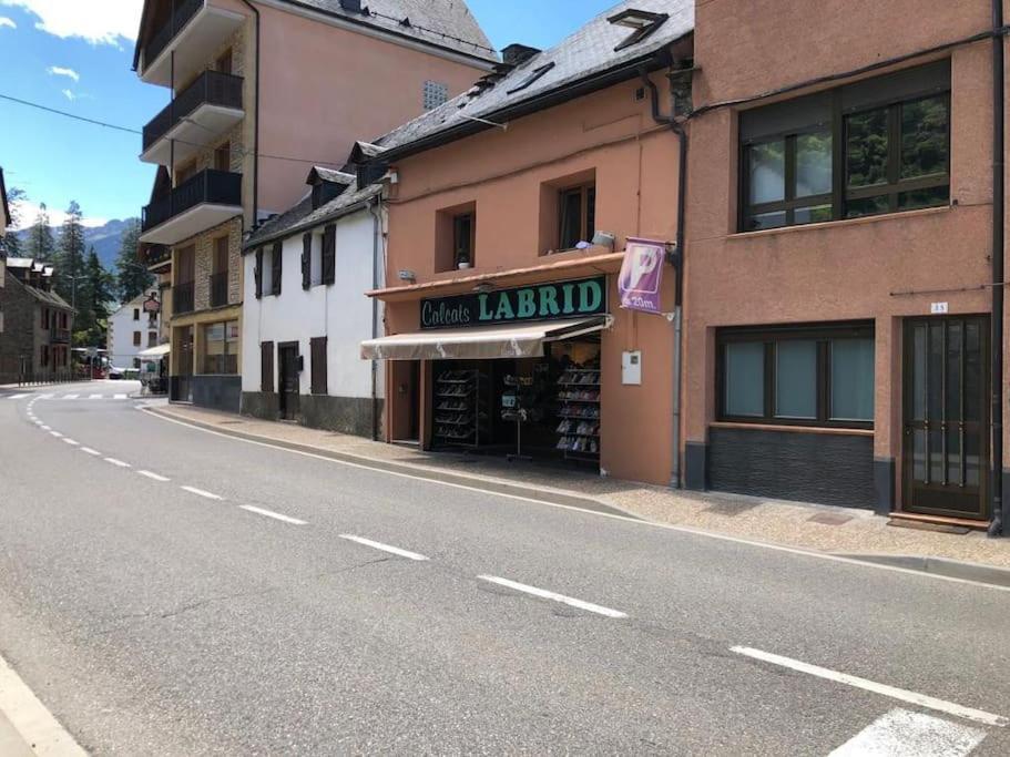 Apartmán Alojamiento Karina Les Exteriér fotografie
